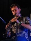 Saxofonista Raphael Dumont z Francúzska